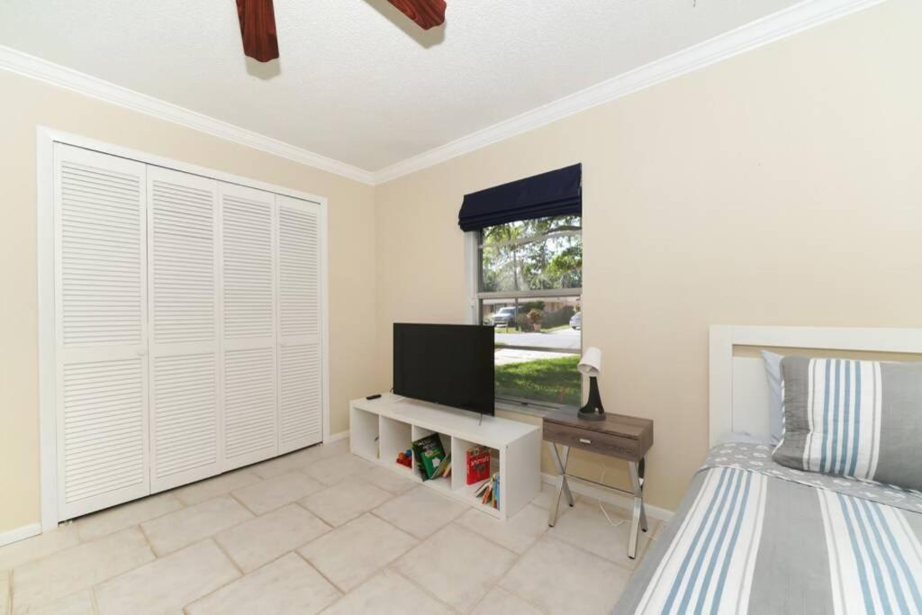 Pet-Friendly, King Bed, Close To Siesta Beach, Restaurants, Shopping Villa Sarasota Exterior photo